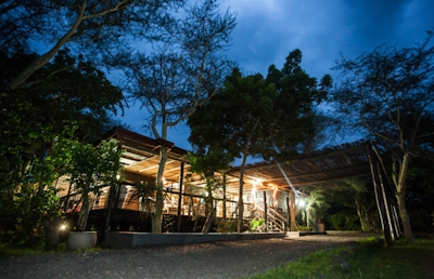 Makakatana Bay Lodge Evening